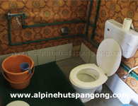 Pangong Alpine Cottages Bathroom